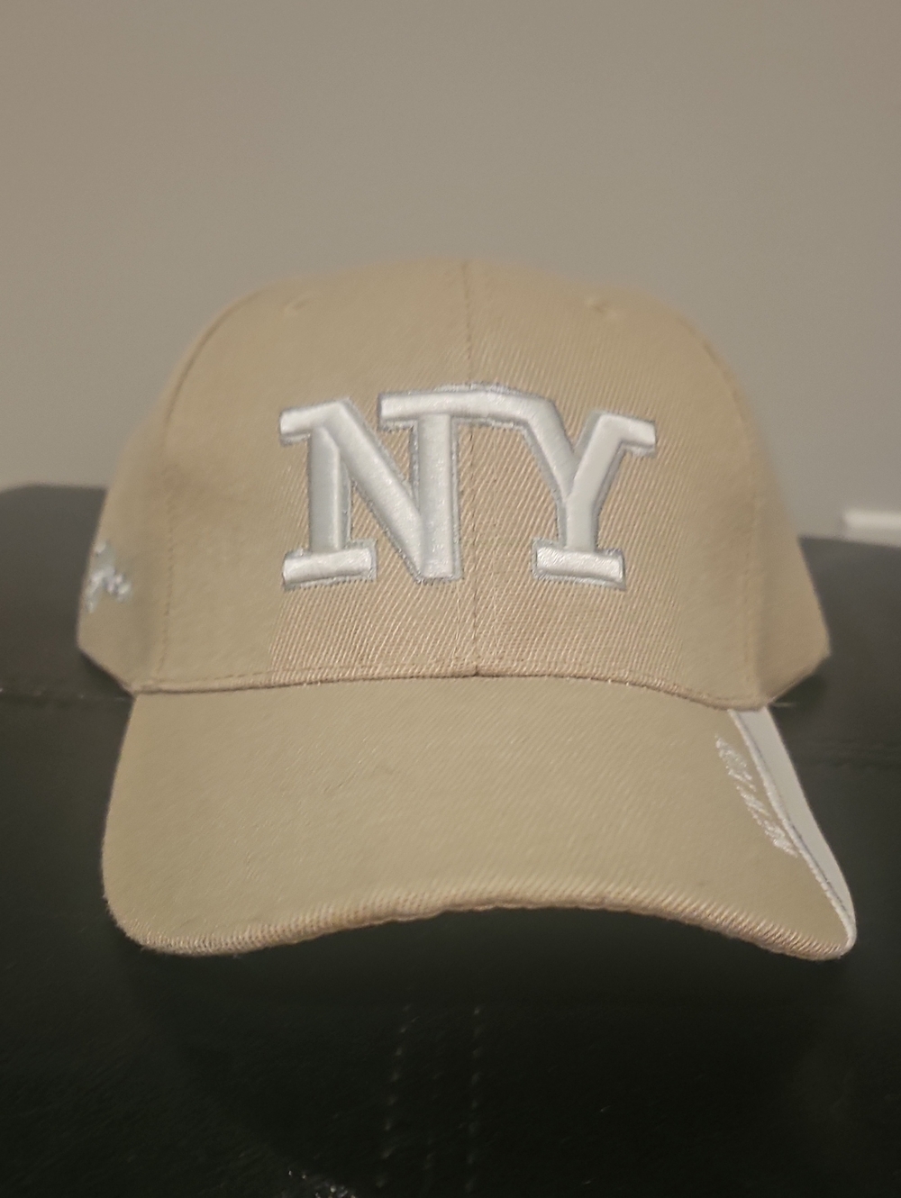 NWT New Beige NY Yankees  Embroidered Baseball Cap Adjustable
